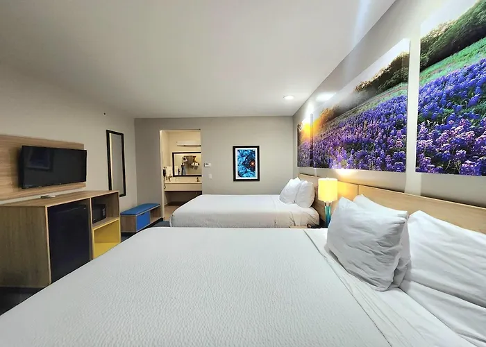 Days Inn & Suites By Wyndham Katy