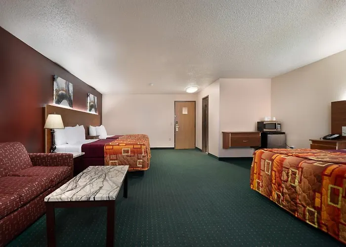 Grand Marquis Waterpark Hotel & Suites