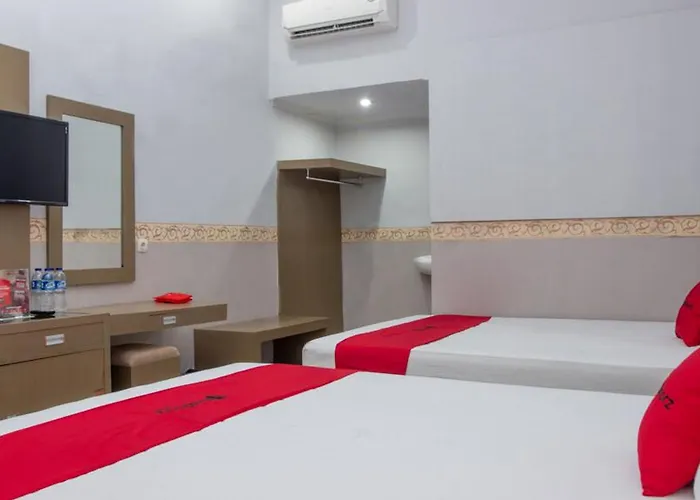 Reddoorz Near Goa Panggung