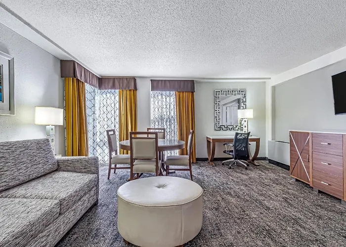 Doubletree By Hilton Milwaukee Downtown