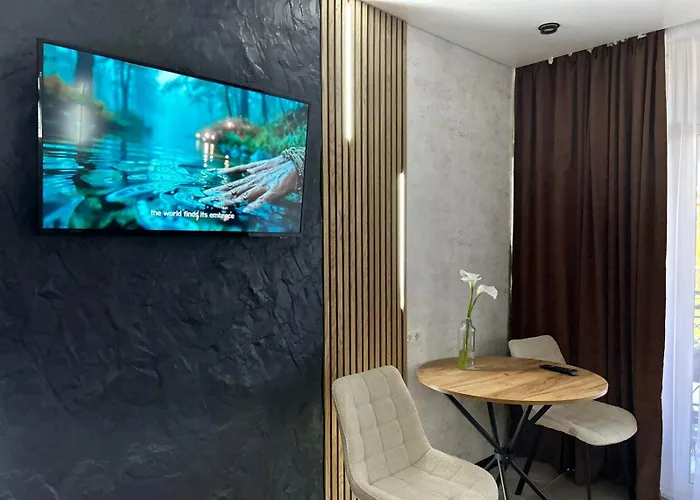 Готель River House