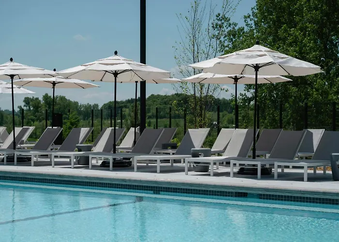 Omni Viking Lakes