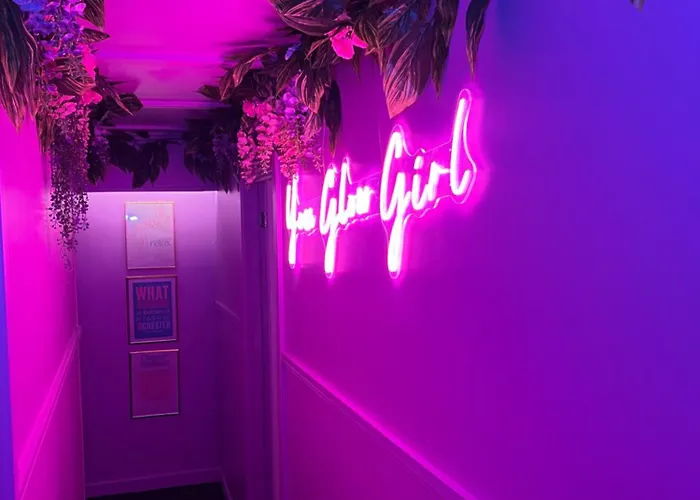 Manchester'S Only Private Party Suite For 12 With Makeup Room