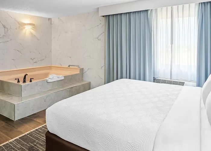 Country Inn & Suites By Radisson, Muskegon, Mi