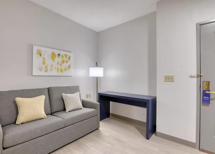 Comfort Suites Milwaukee Airport