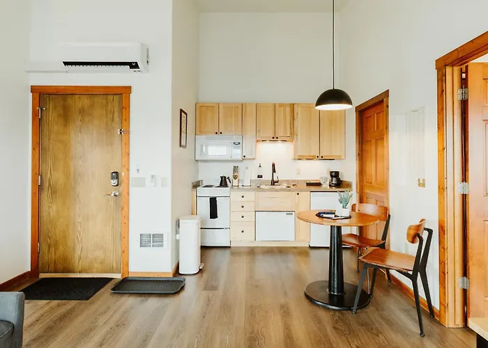 Mt Cleveland At Switchback Suites Boutique Hotel