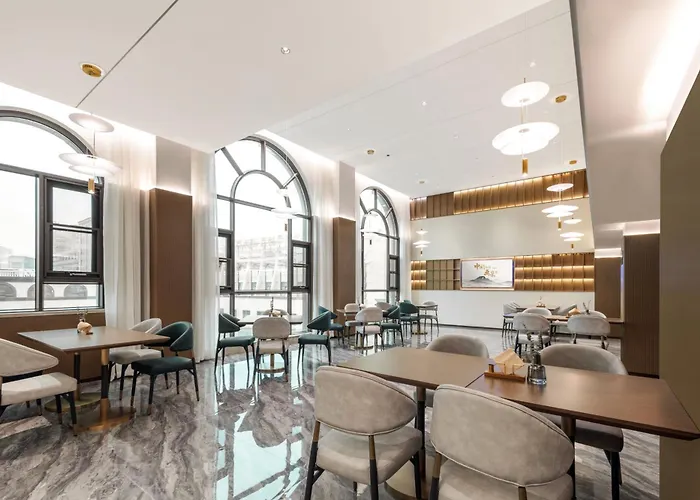Atour Hotel Quanzhou Jinjiang Sunshine Plaza