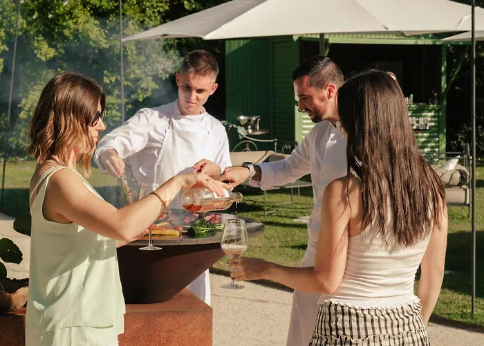 Chateau De Fonscolombe - Relais & Chateaux