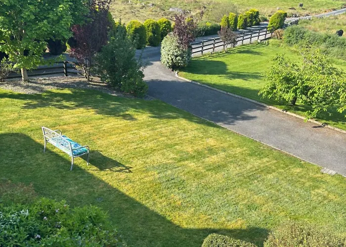 Hillcrest Farmhouse Bed & Breakfast