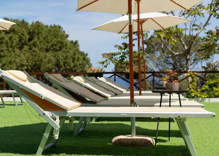 Pater Meus Suites - Sea View, Pool & Parking