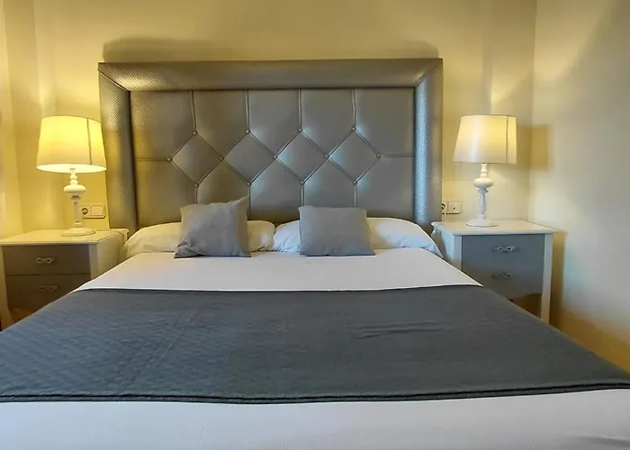 Apartamento De Dos Dormitorios Y Un Bano Con Piscinas Y Jardines Cercano A La Playa
