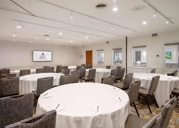 Coast Canmore Hotel & Conference Centre