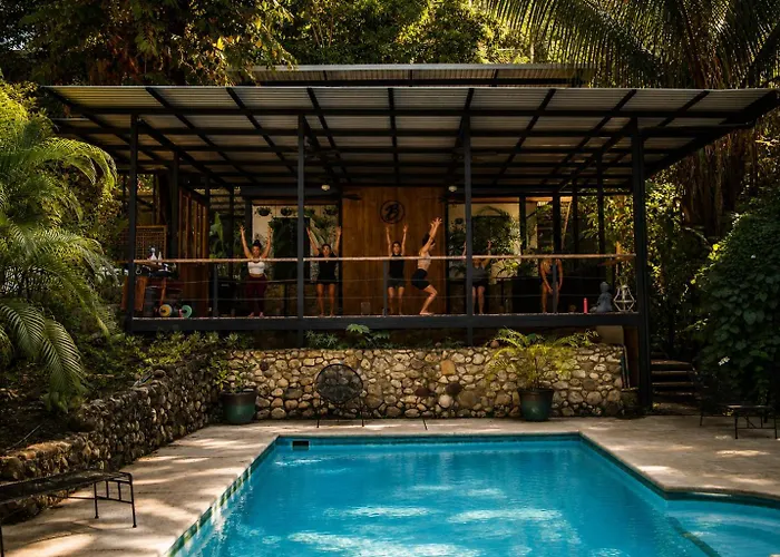 Believe Surf & Yoga Lodge Santa Teresa