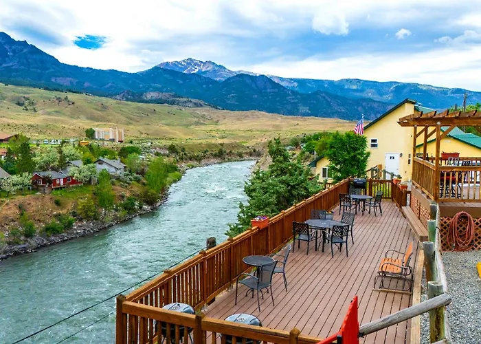 Yellowstone Riverside Cottages
