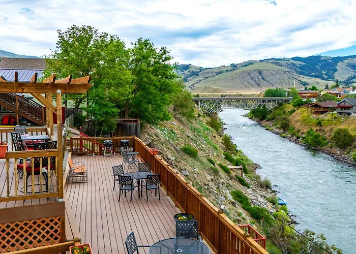Yellowstone Riverside Cottages