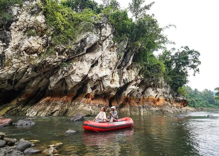 Oyo Homes 90916 Eco Tourism Geopark Rajamandala Homestay Syariah