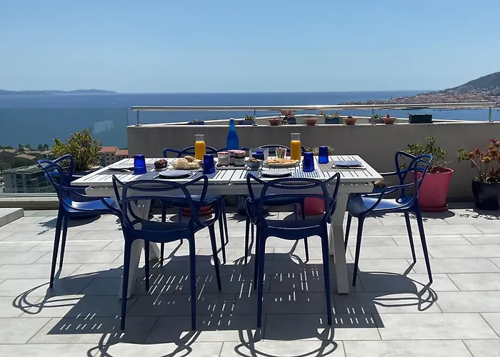 Suite Maritime: Seaside Terrace with Private Parking