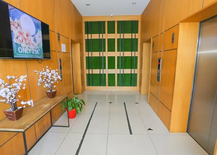 Oyo 93432 Tree Room Hotel