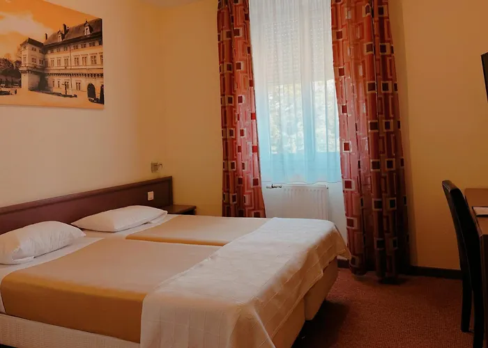 Hotel De La Cloche