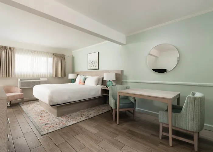 Inn By The Harbor