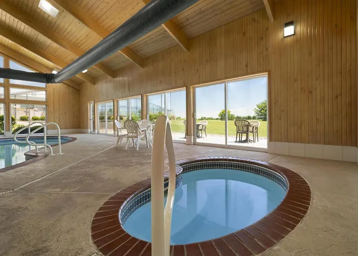 Crown Pointe Lodge; BW Signature Collection