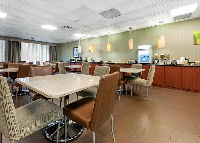 Quality Inn & Suites Charleston - Civic Center