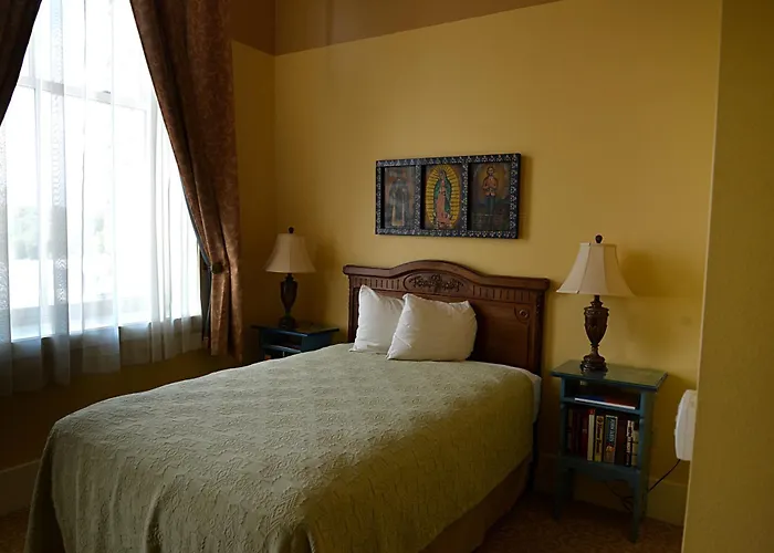 Historic Plaza Hotel