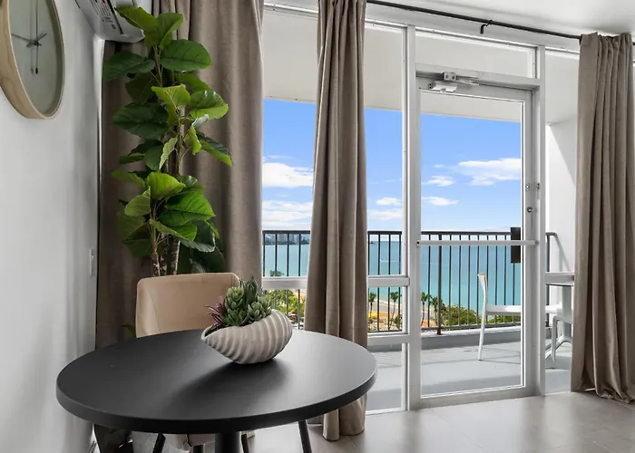 Ocean View Deluxe Suite: Pvt. Beach & Pool