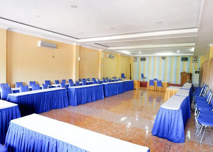 Reddoorz Plus Near Stadion Wijaya Kusuma