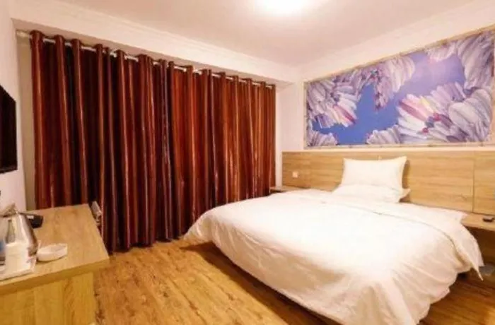Pai Hotel-Hami Yingbin Avenue Airport
