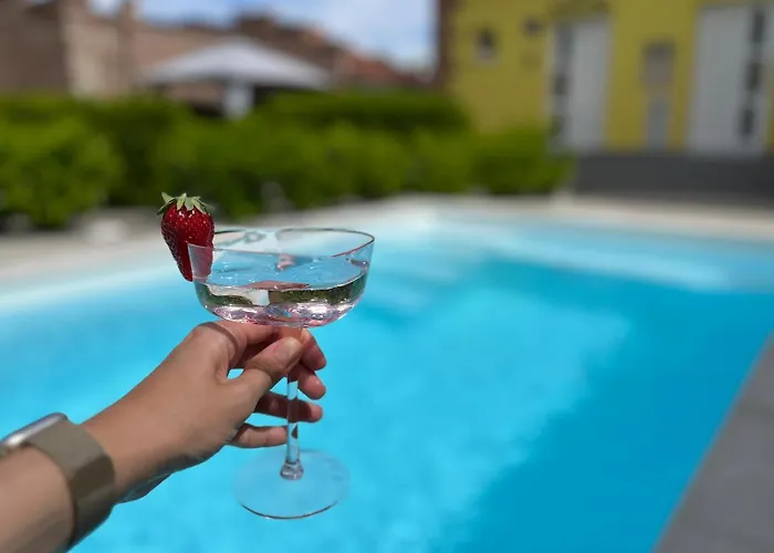La Luna Petite Suite Deluxe Apartment With Pool & Jacuzzi, Bikes And Secured Parking