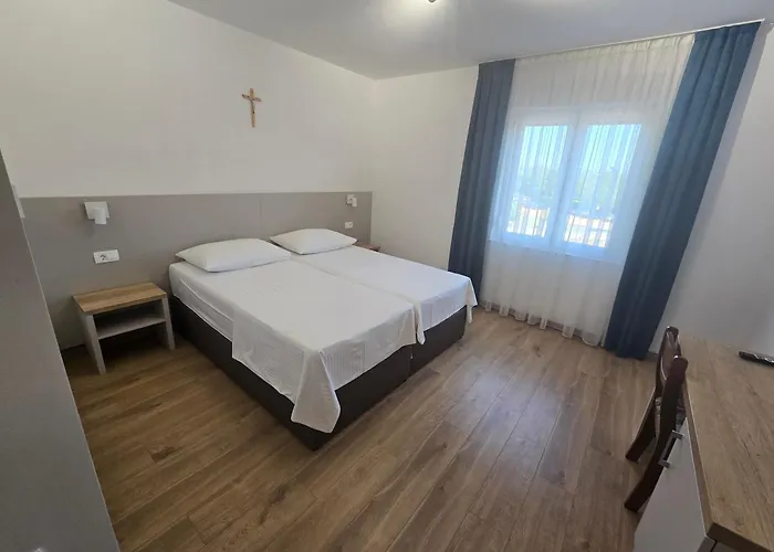 Hotel 81