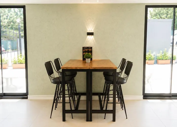 New Green Airport Hotel & Restaurant