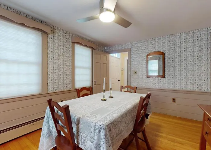 Cozy & Quiet Hyannis Retreat