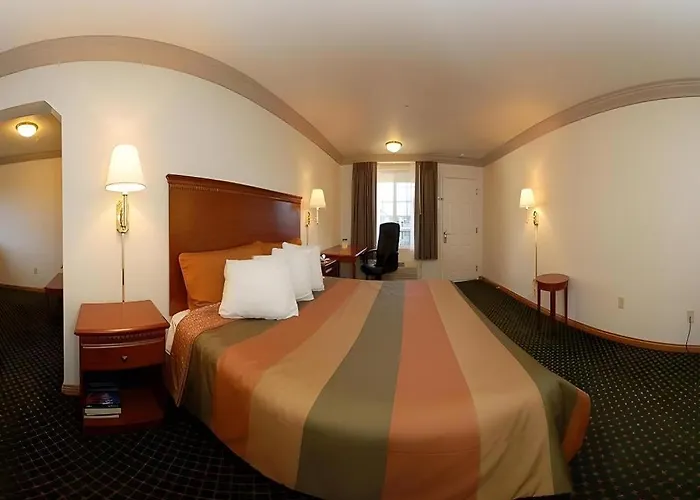 Cloverdale Wine Country Inn And Suites