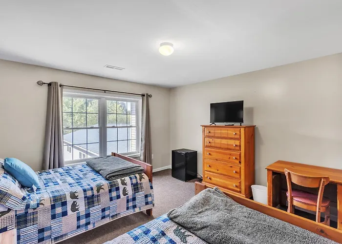 Green Goose Lodge
