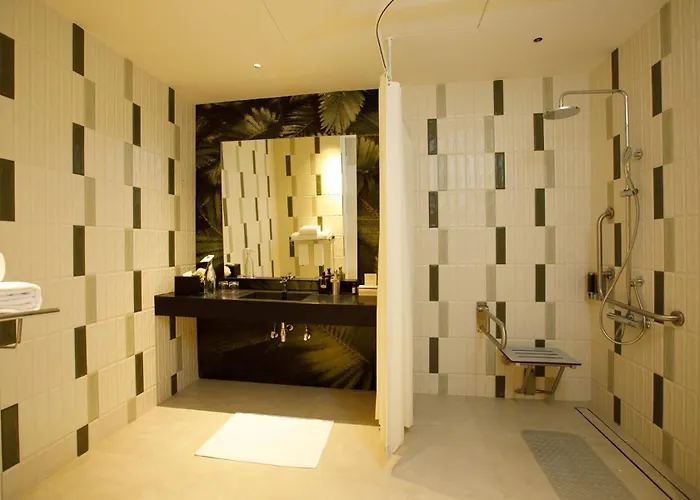 080 Transit Hotel, T2