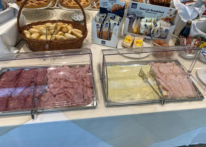 Hotel Caraibi - Breakfast Until 11-00&Dinner-Mirabilandia Partner