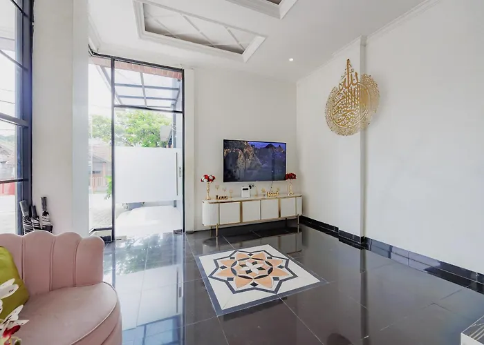 Urbanview Hotel Amira Syariah Bogor