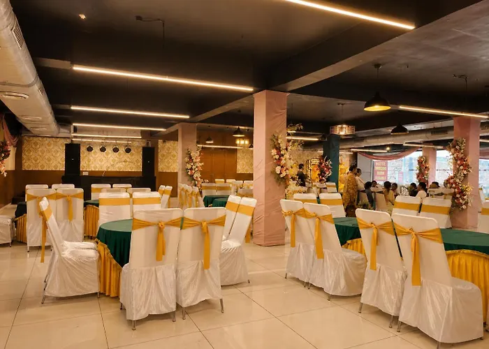 Hotel Woodlark Heights Zirakpur Chandigarh !! Family Hotel ! Easy Airport Access ! Budget Friendly