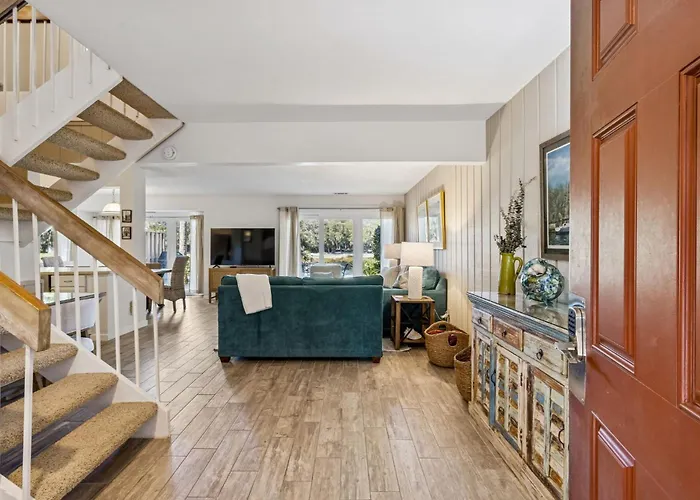 2098 Beach Wood