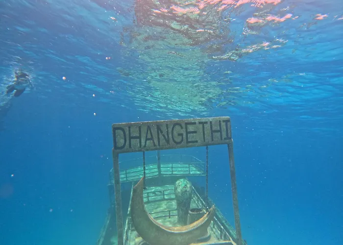 Handhu Runbaa Inn - Dhangethi