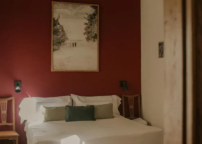 La Noire Petit Hotel