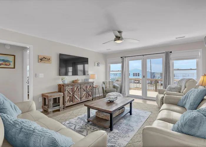Charming 3 Bedroom House With Views Of The Ocean And The Sound