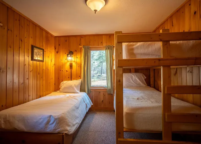 Timber Bay Lodge & Houseboats