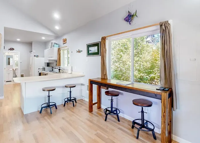 Private Quiet Dog-Friendly Home With Firepit Quarter Mile From Heceta Beach