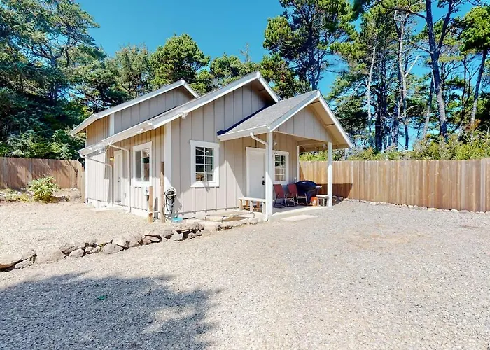 Private Quiet Dog-Friendly Home With Firepit Quarter Mile From Heceta Beach
