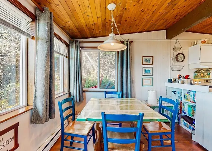 Dog-Friendly Oceanfront Cabin In The Trees With Gorgeous Views