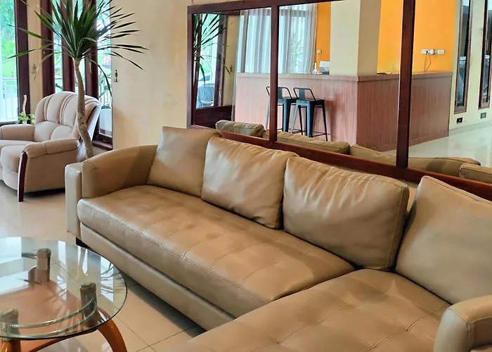 Hotel Indria