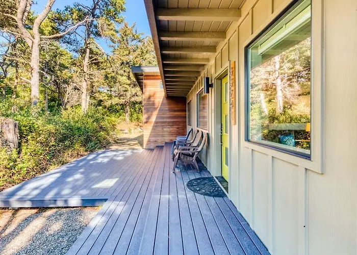 Stunning New Home With Furnished Deck & Easy Beach Access